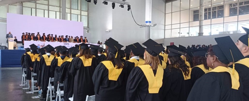 Privados de libertad se gradúan de estudios superiores a través de la Universidad UAPA
