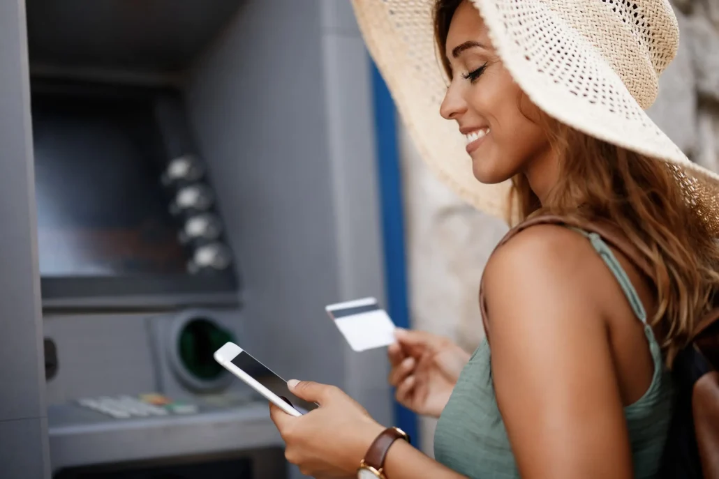 Cuentas de ahorro de mujeres en bancos se incrementaron 21% entre 2017-2023