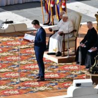El papa no leyó la catequesis de la audiencia general: "Todavía no puedo"