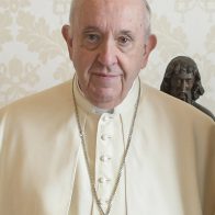 El papa presidirá la Vigilia del Sábado Santo después de renunciar al vía crucis