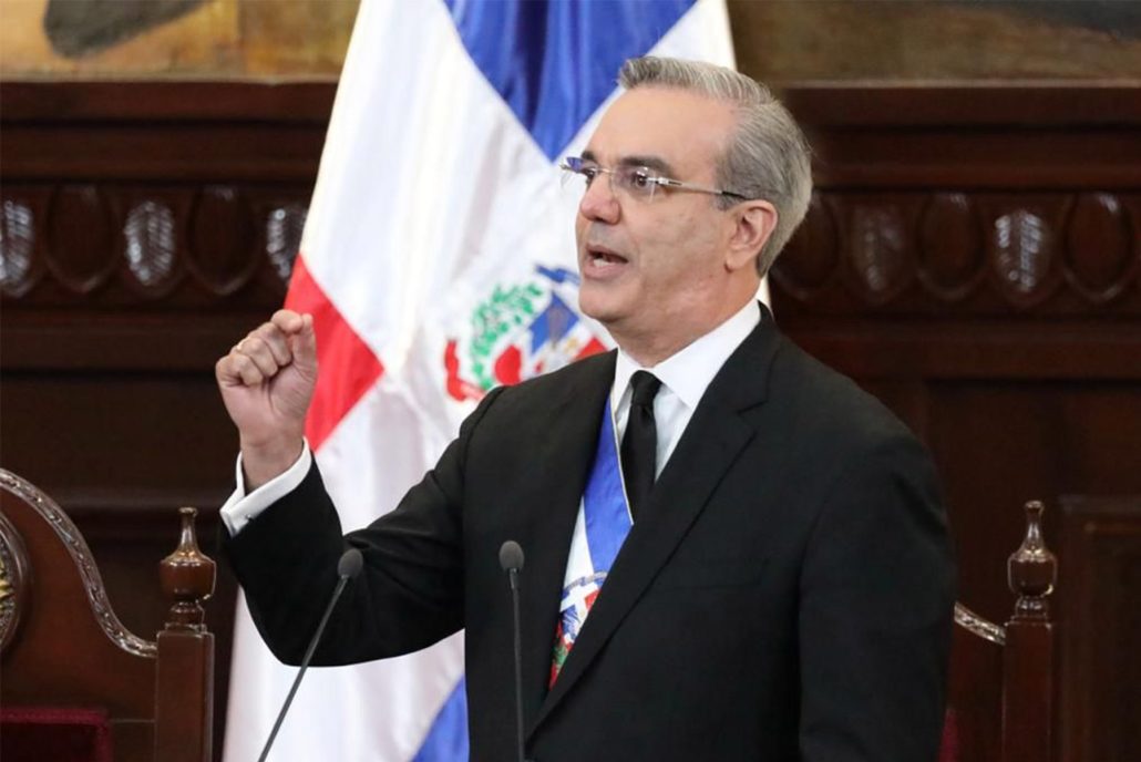 Presidente Abinader asciende a generales a 12 coroneles de la PN