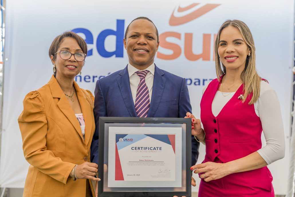 USAID reconoce a EDESUR por sus políticas de igualdad de género