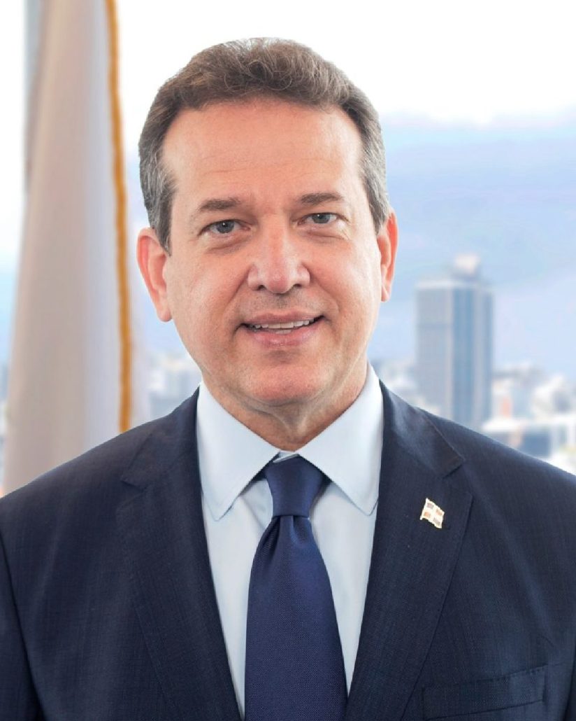 Abinader designa a Víctor “Ito” Bisonó como ministro de Viviendas y Edificaciones