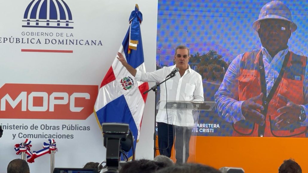 Presidente Abinader deja inaugurada pavimentación carretera Navarrete-Montecristi