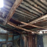 Familia clama por ayuda para reconstruir su hogar