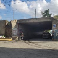 Deterioro crítico en el paso a desnivel del Km 13 en la Autopista Duarte preocupa a residentes