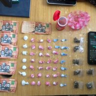 Policía arresta tres personas y ocupa 249 porciones de diferentes tipos de drogas en Santiago