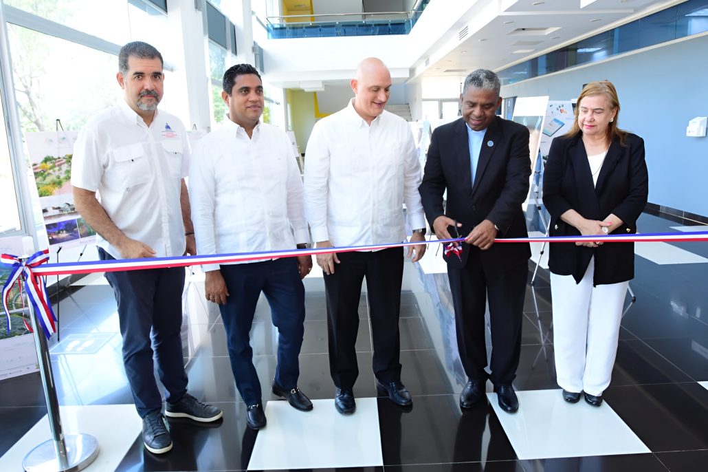 Ministro de Economía expone temas para el desarrollo integral de RD en el marco de la firma de alianza con UCATECI