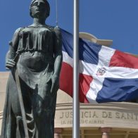 Ministerio Público pide prisión preventiva contra hombre que encañono policía en Aeropuerto del Cibao