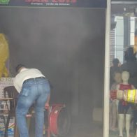 Se registra conato de incendio en plaza comercial de Santiago