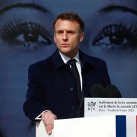 Macron considera la ley sobre la eutanasia "una revolución de humanismo y fraternidad"