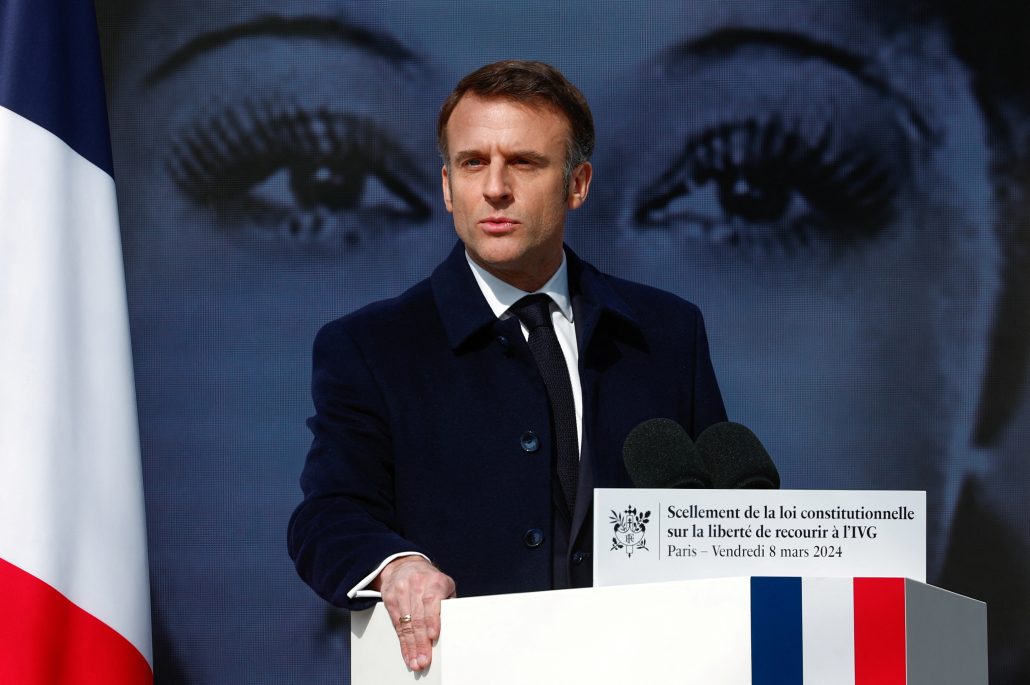 Macron considera la ley sobre la eutanasia "una revolución de humanismo y fraternidad"
