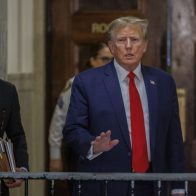 Trump acude a una corte en Florida buscando desestimar cargos penales por documentos