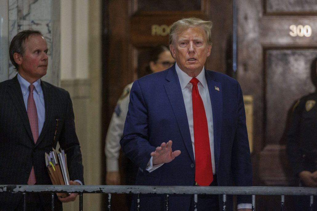 Trump acude a una corte en Florida buscando desestimar cargos penales por documentos
