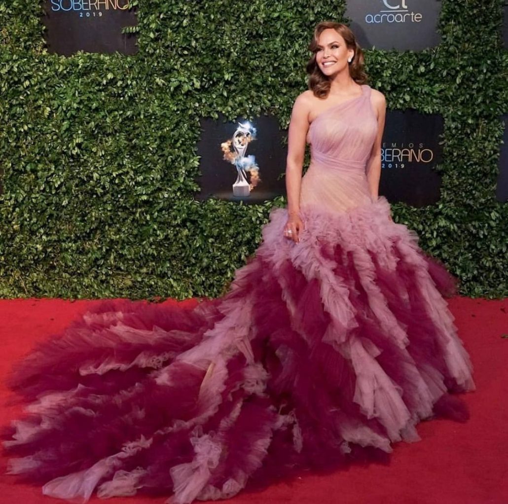 ¿Continua Georgina Duluc siendo la reina de la alfombra de Premios Soberano?