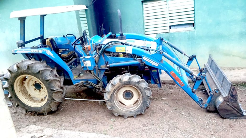 Guardaparques de Medio Ambiente ocupan un tractor a desaprensivos que depredaban en el parque Nalga de Maco