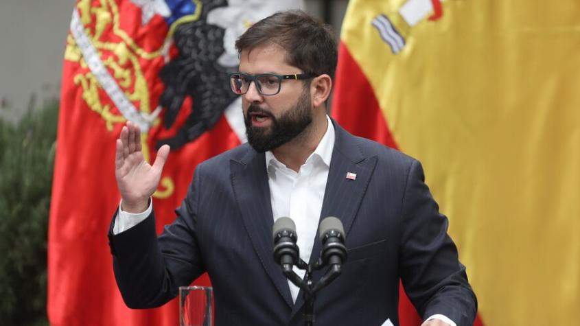 Boric llega a mitad de mandato “desgastado” y sin cumplir sus reformas clave