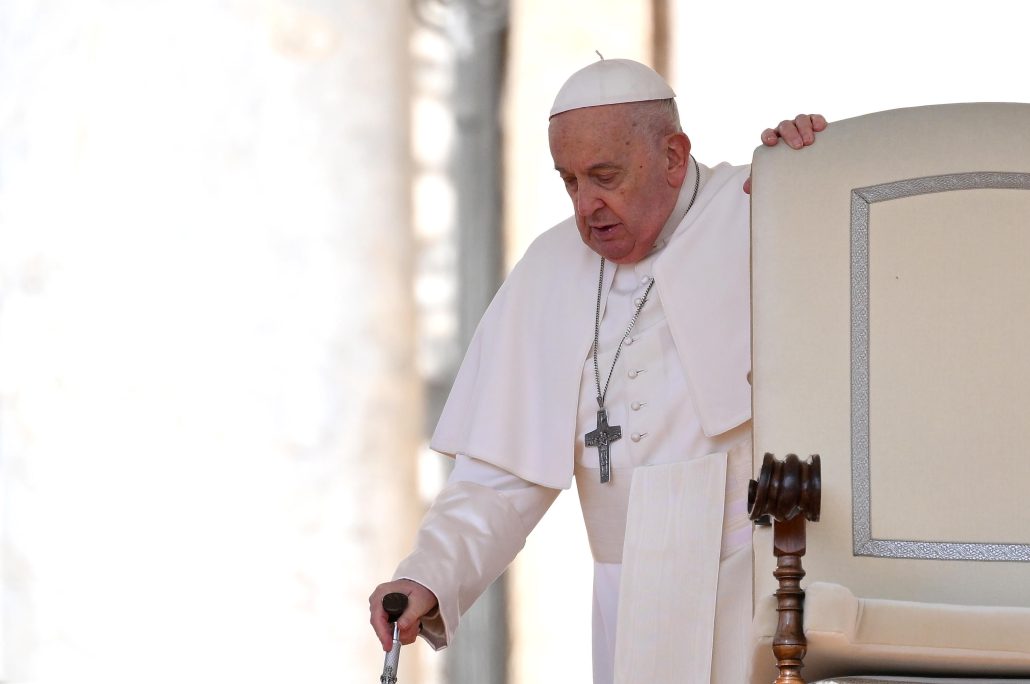 El papa pide hacer "todos los esfuerzos" para negociar el final de las guerras