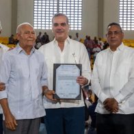¡Enhorabuena! Entregan 826 títulos de propiedad en Monte Plata