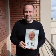 El papa recuerda la dictadura argentina como "algo diabólico" en su autobiografía