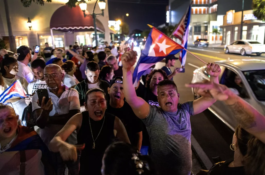 Congresistas y exilio en EE.UU. se solidarizan con manifestantes en Cuba