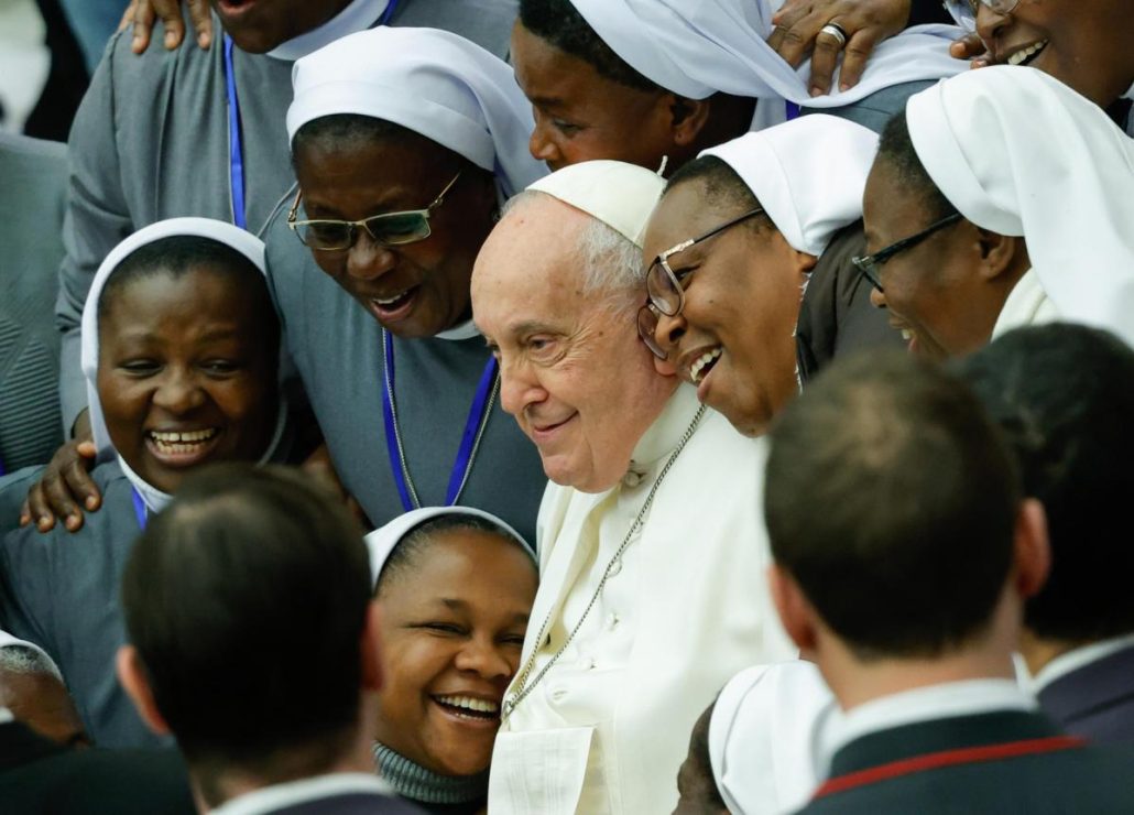 El papa sigue resfriado pero continua sus trabajo a pleno ritmo