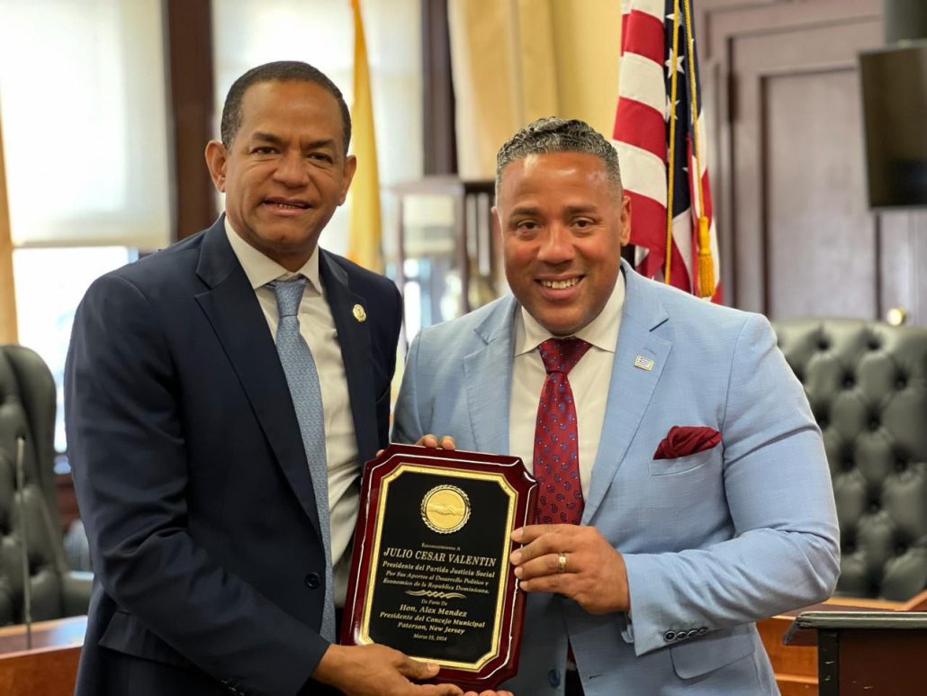 Julio César es honrado "hijo adoptivo" de la ciudad de Paterson en Estados Unidos