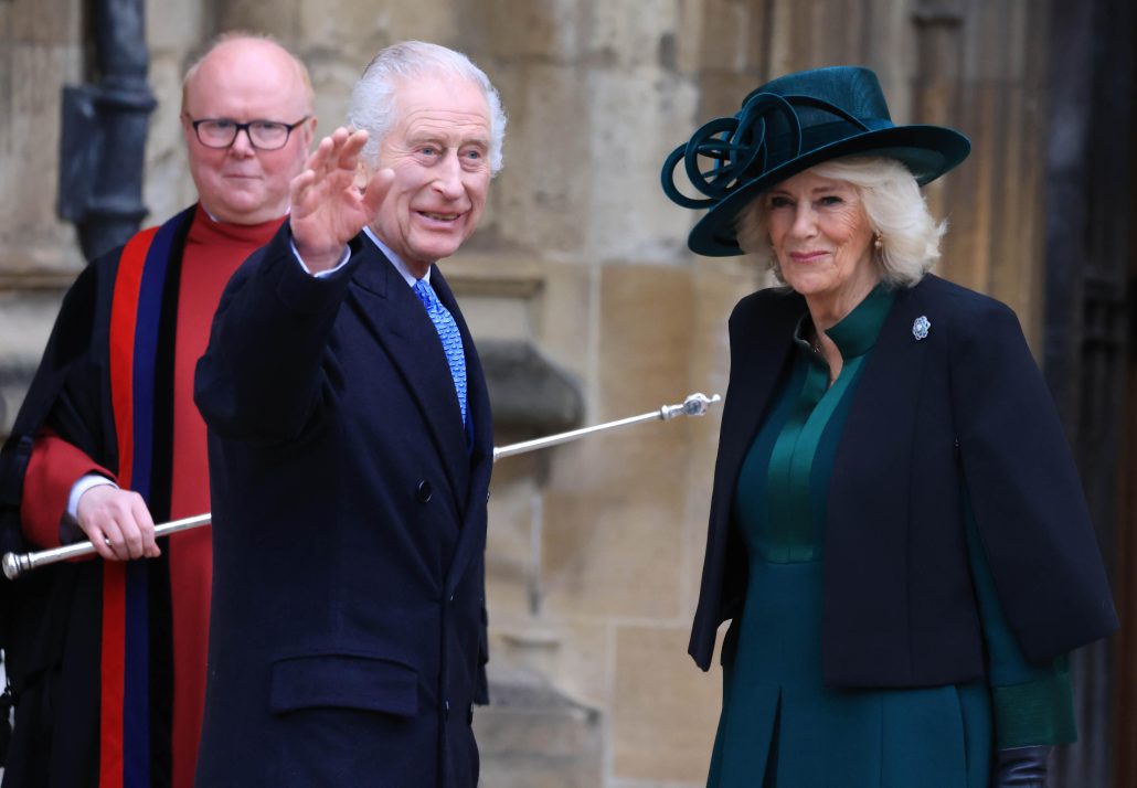 El rey Carlos III reaparece sonriente para felicitar la Semana Santa