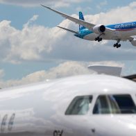 Grandes aerolíneas de la UE reclaman incentivar los combustibles sostenibles y acotar las huelgas