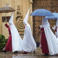 El mal tiempo desluce la Semana Santa en España pero sin impedir tradiciones