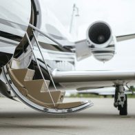 Evacúan de Haití a 14 residentes de Florida, incluidos niños, en un vuelo a Orlando