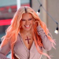 Mujer acusa a Karol G de hacerle brujería
