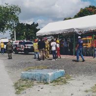 Familiares logran contactar a reclusos trasladados a áreas más seguras tras incendio en La Victoria