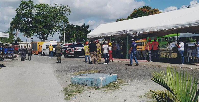 Familiares logran contactar a reclusos trasladados a áreas más seguras tras incendio en La Victoria
