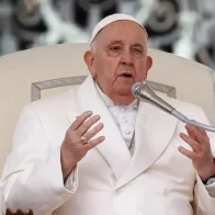 El papa denuncia la "locura" de la guerra, que mata a "muchos jóvenes"