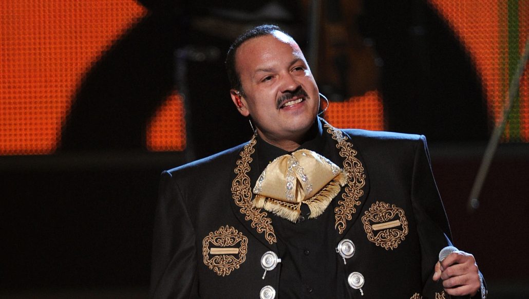 Pepe Aguilar publica su nuevo sencillo, 'Corazón a medio día'