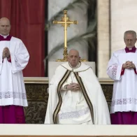 El papa pide un intercambio de prisioneros entre Rusia y Ucrania en su mensaje de Pascua