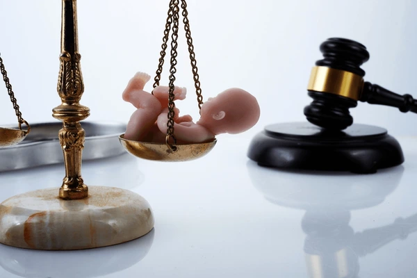 Francia inscribe el aborto en su Constitución