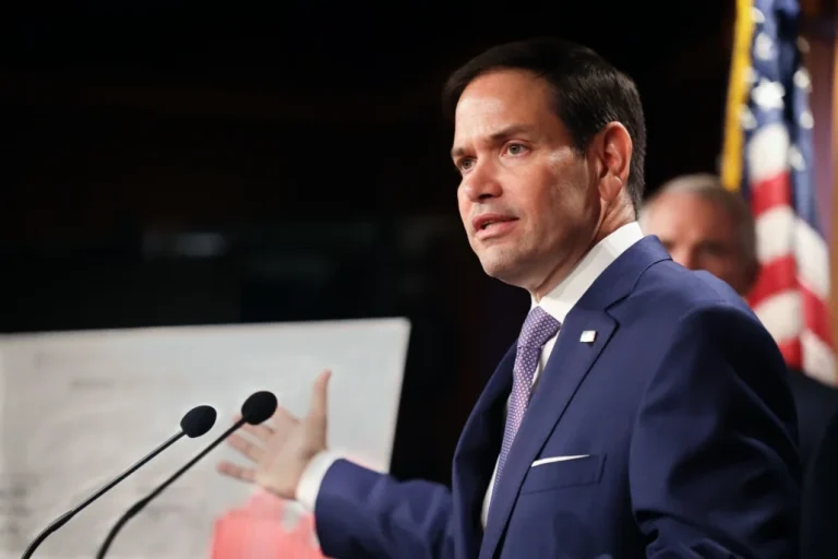 Senador Rubio afirma Biden fomenta la migración masiva ilegal desde Haití