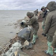Inundaciones se acercan a 20 kilómetros de capital kazaja tras la rotura de un dique