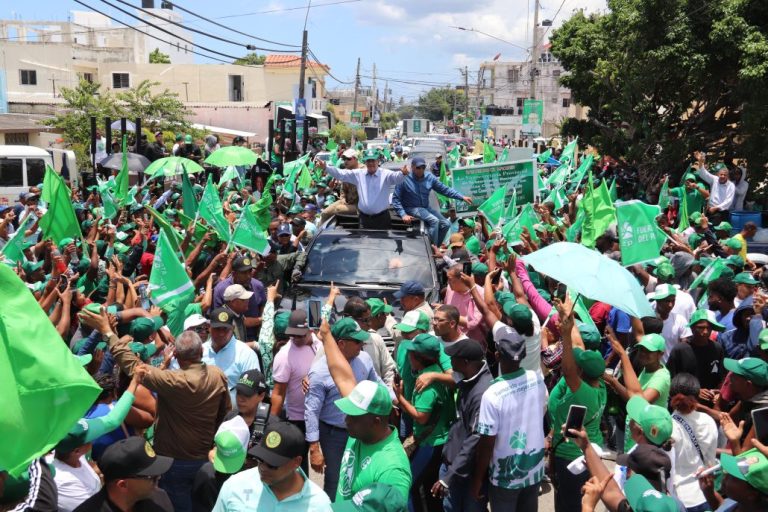 Leonel encabeza otra gigantesca marcha-caravana en San Pedro de Macorís