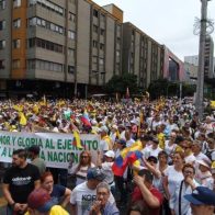 Miles de colombianos dedican el domingo a protestar contra el Gobierno de Petro