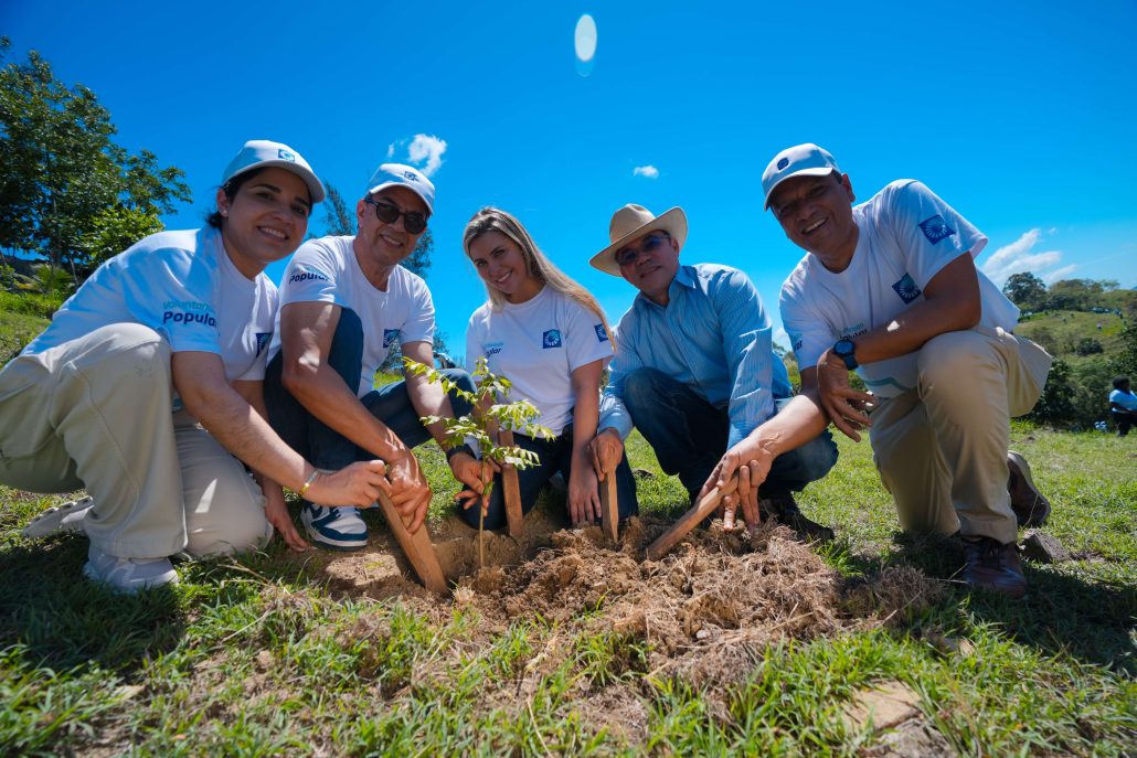 Banco Popular siembra más de 8,000 plantas en Plan Sierra