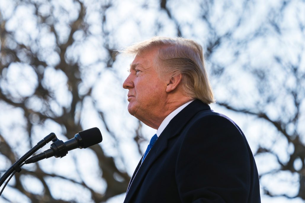 Trump expone hoy lunes su posición sobre el aborto