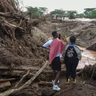 Ascienden a 71 los muertos en Kenia tras desbordarse un río por fuertes lluvias