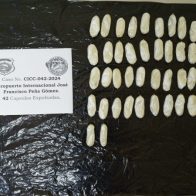 Detienen en el AILA a dominicano con el estómago lleno de bolsas de cocaína