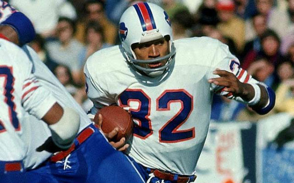 El Salón de la Fama de NFL recuerda las "aportaciones en el terreno de juego" de Simpson