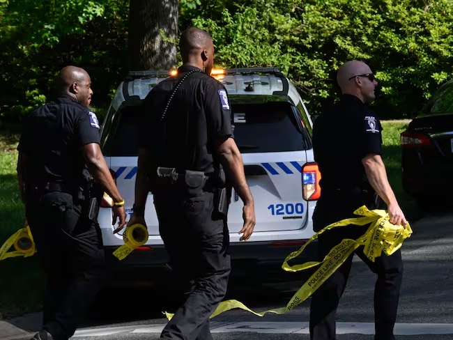 Cuatro policías y un fugitivo mueren en operativo en Carolina del Norte