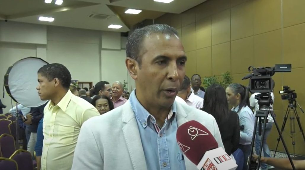 Domingo Contreras asegura ser firme opositor al transfuguismo político