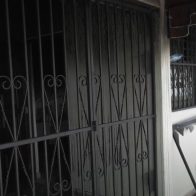 Bomberos de SDN dicen llegaron a tiempo para evitar que incendio que dejó tres muertos causara más daños